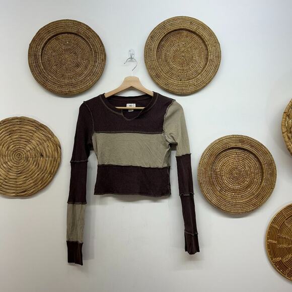 UO Urban Outfitters BDG Neutral Brown Waffle Knit Thermal Cropped Top Tee Small - Picture 1 of 5